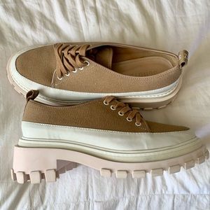 Schutz Krystal Chunky Heel Platform
Sneakers